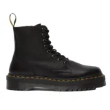 Botas de caña media Dr. Martens modelo Jadon III, confeccionadas en cuero Pisa negro con acabado texturizado. Presentan cierre de cordones con 8 ojales metálicos, suela de plataforma Quad con costuras amarillas en la vira y presilla trasera característica de la marca.