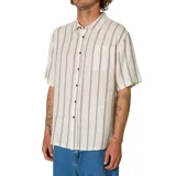 Camisa de manga corta Katin Alan de color beige con rayas verticales oscuras, corte estándar, cuello camisero, cierre frontal con botones y un bolsillo aplicado en el pecho.