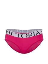 Panty hipster de tiro bajo color fucsia, confeccionado en microfibra suave y transpirable con tecnología de absorción de humedad. Cuenta con cintura elástica ancha en color blanco con el logotipo de la marca impreso en negro.