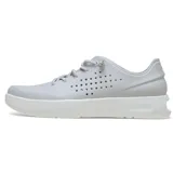 Championes deportivos Crocs InMotion Pacer, color negro con suela blanca. Diseño con cordones elásticos y perforaciones en los laterales y la puntera para mayor transpirabilidad.