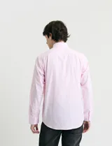 Camisa de vestir Harrington Label de corte clásico, color blanco, con cuello italiano y cierre frontal de botones.