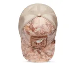 Gorra trucker color beige con estampado abstracto y parche bordado con la imagen de un caballo y la palabra "Stallion".