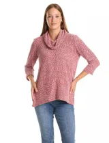 Buzo de tejido velour melange con cuello volcado, mangas tres cuartos y aberturas laterales en el bajo.