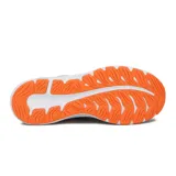 Championes Asics Gel-Excite 8 para running, en color negro con detalles en naranja y blanco.