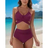 Conjunto de bikini negro de tiro alto, compuesto por un corpiño triangular con diseño cruzado en el frente y tirantes finos regulables, y una bombacha de corte clásico y talle alto.