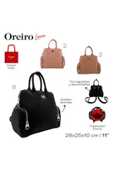 Mochila de nylon color rosa pálido, con asas superiores y múltiples bolsillos exteriores con cierres metálicos. Presenta un logo circular metálico en el frente y una inscripción pequeña en la parte inferior.