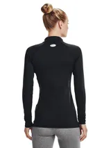 Remera de entrenamiento Under Armour de manga larga con cuello alto, confeccionada en tejido de doble capa con interior cepillado y exterior de secado rápido. Cuenta con paneles de malla en las axilas para ventilación y mangas raglán.