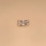 Anillo ancho de plata 925 con diseño de múltiples bandas entrelazadas.