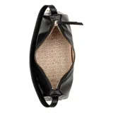 Cartera Guess modelo Jasmin de color negro, confeccionada en símil cuero con textura granulada. Presenta diseño estructurado con cierre superior y herrajes metálicos en tono dorado, incluyendo el logo de la marca en la parte frontal y una manija única para llevar al hombro.