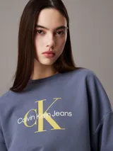 Buzo azul de felpa con cuello redondo y logo Calvin Klein Jeans estampado en amarillo en el pecho.