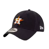 Gorra New Era 9Forty ajustable, color negro, con visera curva. Presenta el logo del equipo Houston Astros bordado en el frente (letra 'H' blanca sobre estrella naranja) y el logo de New Era bordado en blanco en el lateral.
