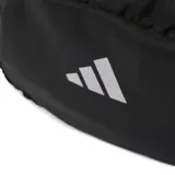 Riñonera Adidas SP Pouch T negra con logo Adidas plateado estampado al frente y correa ajustable.