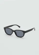 Gafas de sol Levanzo con montura de pasta negra de diseño ovalado y lentes oscuras.