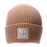 Gorro tipo beanie de punto acanalado en color tostado con motas multicolores. Presenta un parche rectangular de silicona semitransparente con el logo N+ Club en relieve en el frente.