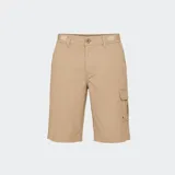 Bermuda cargo color beige, con bolsillos laterales con solapa y trabillas para cinturón.