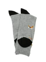 Medias de largo medio color gris melange con estampado de perros raza Basset Hound, puntera y talón en color negro.