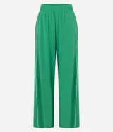 Pantalón deportivo de microfibra color verde, de corte recto y cintura elastizada, con línea lateral en contraste.