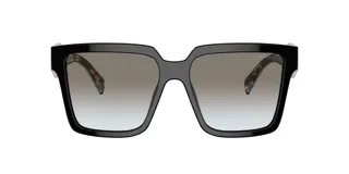 Lentes de sol Prada modelo 24Z, con armazón cuadrado de acetato negro y patillas con interior carey. Lentes con degradé gris.