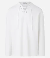 Bata masculina de manga larga en color blanco, confeccionada en tejido texturizado de algodón y poliéster. Presenta cuello en V con detalle de cordones cruzados y lazo ajustable.