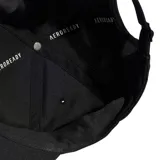 Gorro Adidas Essential Aeroready negro con logo blanco bordado en el lateral.