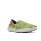 Slip on Merrell modelo Hut Moc 2, color verde oliva con talón en color tostado. Presenta un diseño acolchado con tejido de nailon antidesgarro, talón plegable y suela de espuma EVA ligera.