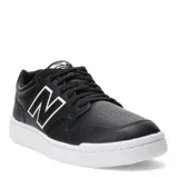 Championes New Balance 480 de cuero sintético negro con detalles en blanco, logo "N" en el lateral y suela blanca.