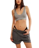 Bralette gris de tejido modal Lenzing sin costuras, con cuello redondo y breteles anchos.