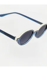 Lentes de sol Tiwi modelo Bell, con montura azul oscuro brillante y lentes degradadas en azul.