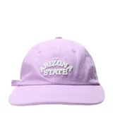 Gorra tipo dad hat color lila con bordado frontal en relieve con el texto Arizona State en color blanco.
