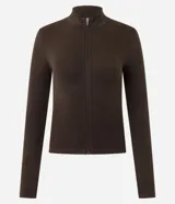 Campera deportiva Get Over de corte ajustado, color marrón, confeccionada en poliamida y elastano con textura acanalada, cuello alto y cierre frontal por cremallera.