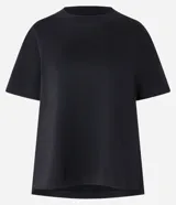 Remera básica de algodón pima color blanco, de manga corta, cuello redondo y diseño liso.