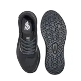 Championes Vans Mte Ultrarange 2.0 Rw, color negro con detalles en gris.