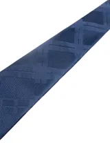 Corbata de seda azul marino con estampado paisley en tonos rosados y blancos.