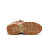 Bota de cuero color marrón con cuello de tejido de punto en color beige. Presenta cordones al tono, herrajes metálicos dorados y suela de goma dentada en color arena.