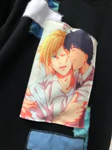 Remera negra de manga corta con parches sublimados de Ash y Eiji del anime Banana Fish.