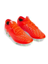 Championes de fútbol Under Armour Magnetico Select 4 FG, color naranja vibrante con detalles en gris claro y verde lima. Presentan una parte superior de piel sintética con estampado 3D para mayor control, cuello textil tipo calcetín y suela de TPU con tacos cónicos.