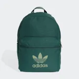 Mochila Adidas Adicolor color verde con logo de Adidas en color crema. Tiene un compartimento principal amplio, un bolsillo frontal con cierre y bolsillos laterales. Las correas son acolchadas y ajustables.