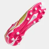 Championes de fútbol Joma modelo Strike FG, color rosa fuerte con detalles en amarillo neón y blanco. Presentan un diseño con textura en la capellada y suela con tapones fijos para césped natural firme.