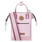 Bolso cartera Cabaia Nano Bag, color rosa, con correa extraíble y logo de la marca.
