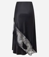 Pollera midi de satén negro con corte evasé, cintura elástica y detalle de entremedio de encaje aplicado en diagonal.