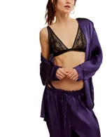 Bralette negro de encaje floral con breteles finos y espalda descubierta.