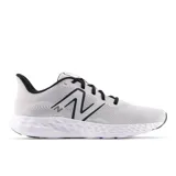 Championes New Balance 411v3 para hombre, color gris claro con detalles en negro y blanco.