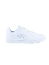 Championes urbanos Umbro modelo Milo, color negro con logo de la marca en gris en el lateral. Presentan un diseño clásico con cordones y suela de goma al tono.