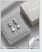 Caravanas colgantes de plata 925, compuestas por una pieza superior pequeña con circonias y una pieza inferior circular con una circonia central brillante.
