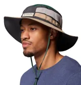 Gorro tipo pescador Columbia Bora Bora Retro II Omni-Shade, color negro con interior y cordón ajustable en color verde, con tecnología de absorción de humedad y ala ancha.