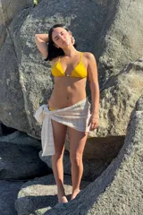 Pareo de playa tejido al crochet, color crudo.