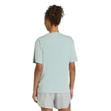 Remera deportiva Adidas de manga corta, color verde claro, con cuello redondo y logo de la marca estampado en el pecho. Presenta detalle de cinta con la inscripción 'RUNNING' en el interior del cuello.