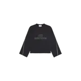 Buzo crewneck negro de la marca Eme Studios, con cuello redondo, mangas largas anchas con ribetes blancos y estampa frontal plateada con el logo y nombre de la marca.