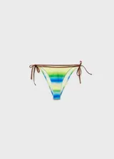 Top de bikini con efecto degradado en tonos amarillo, verde y azul, con tirantes finos marrones.