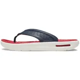 Ojotas Crocs InMotion Flip con diseño deportivo, tiras superiores de color azul marino con perforaciones, plantilla roja de espuma LiteRide y suela blanca con detalles en rojo.